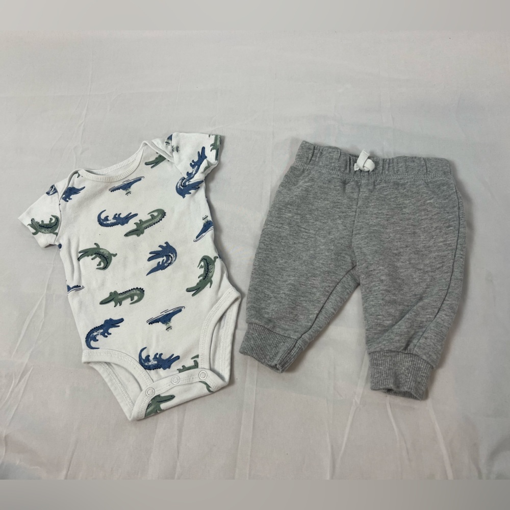Cater’s Crocodile Onesie Set Size 3m